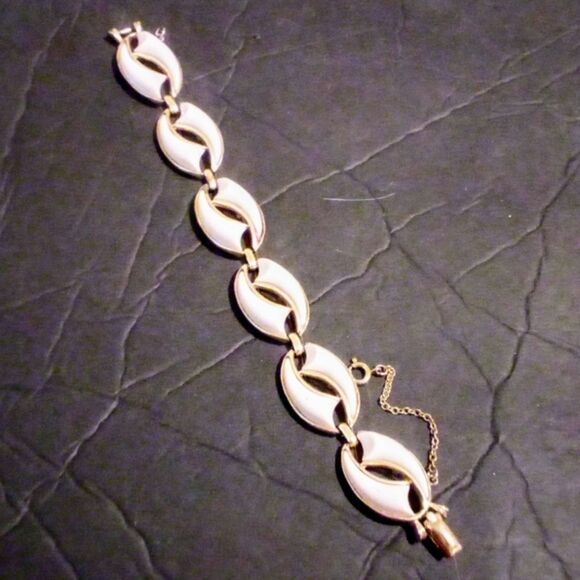 Vintage Coro Mid Century Gold Tone White Thermoset Bracelet - Picture 2 of 6
